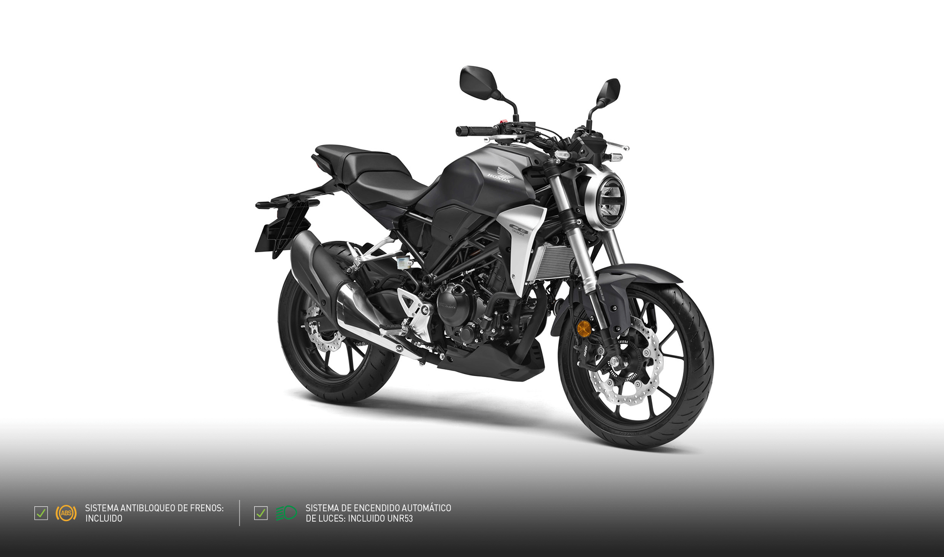 Moto de alto cilindraje negra Honda CB300R en fondo blanco